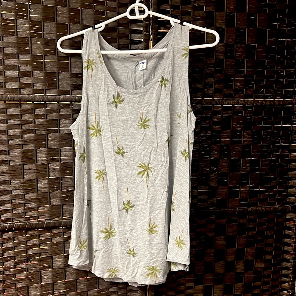Old Navy luxe tank w/palm tree pattern size M